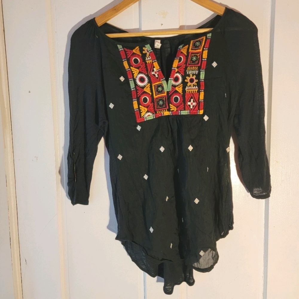 Tiny(Anthropogie)Blouse Rainbow Embroidery V Neck